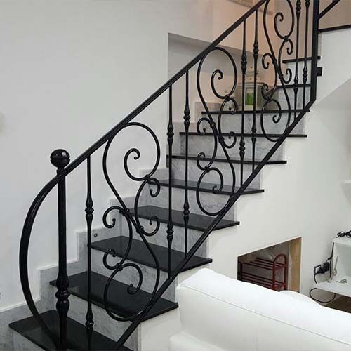 Servizi infissi a Foggia produzione infissi, persiane e opere in ferro, esposizione serramenti e porte Infissi Dimatteo